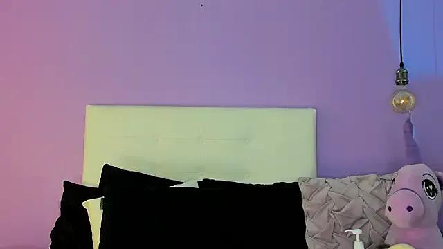 Charlotte11-11 on StripChat