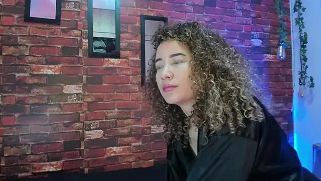 Charlotte11-11 on StripChat