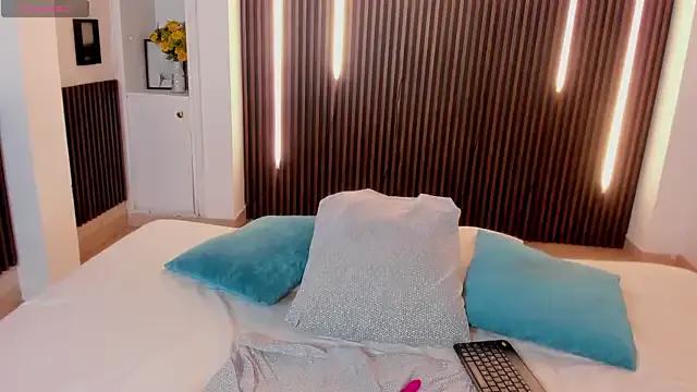 Freechat charlottewhitte on StripChat