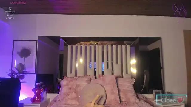 Cloee_Rainbow1 on StripChat