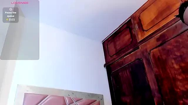 Coral_w10 on StripChat