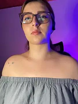 CoraVibes on StripChat