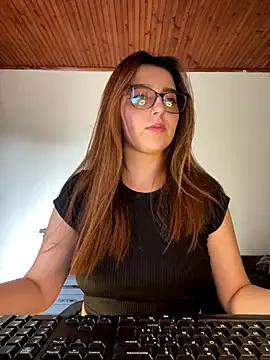 CoraVibes on StripChat