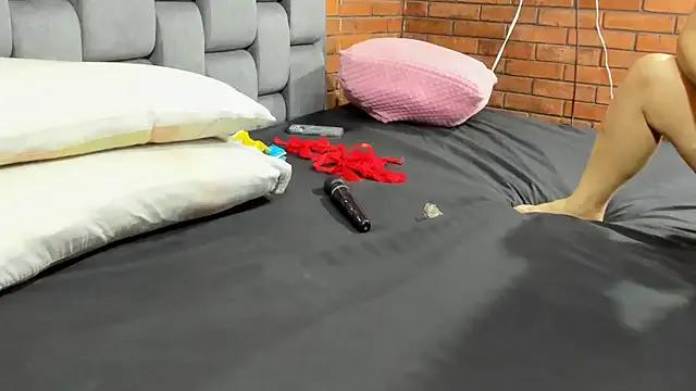 Couple_Gold69 on StripChat