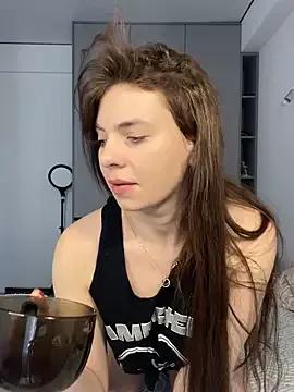 CurlyLara on StripChat