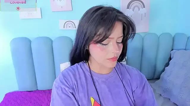 curvy_rousi on StripChat