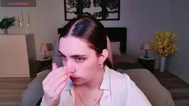 DaniellaLovely — eyes contact