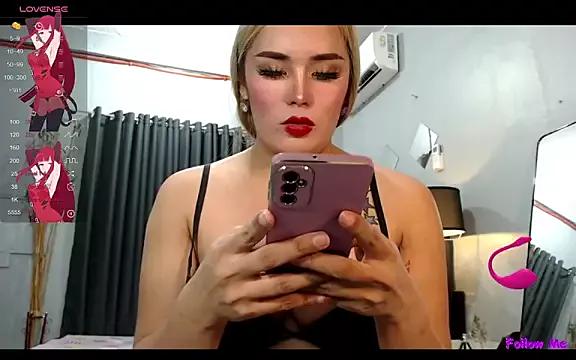 Freechat DivaMooree on StripChat