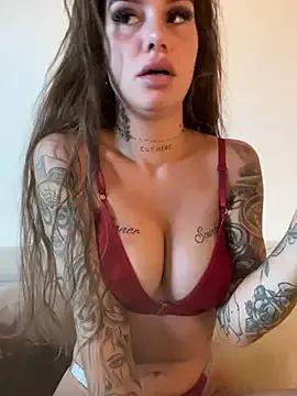 EmiliaCatalina on StripChat