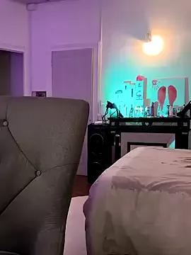 emma4xxx on StripChat