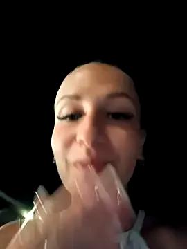 emma4xxx on StripChat