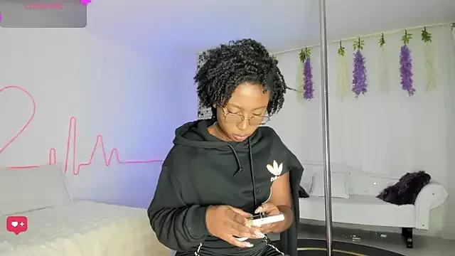 Freechat EmmaSanzz_ on StripChat