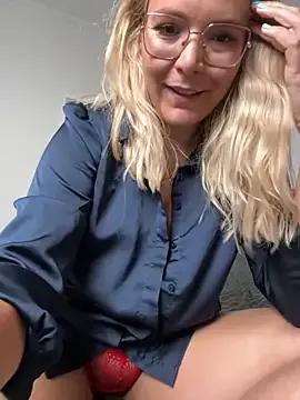 EmyLana on StripChat