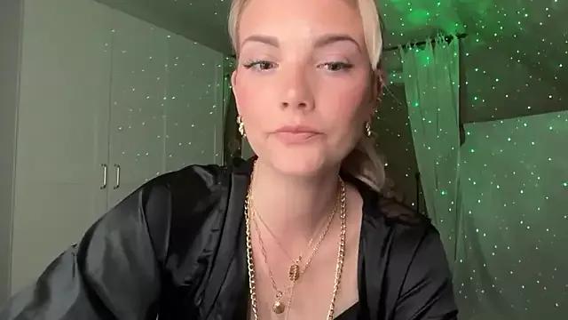 Foxy_Bite on StripChat