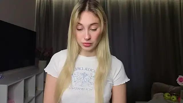 foxy_vivi — Lower shorts and tease with that ass