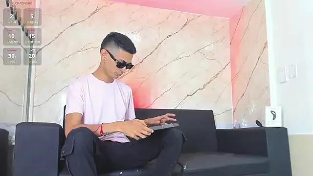 Golldens_Dreamss on StripChat