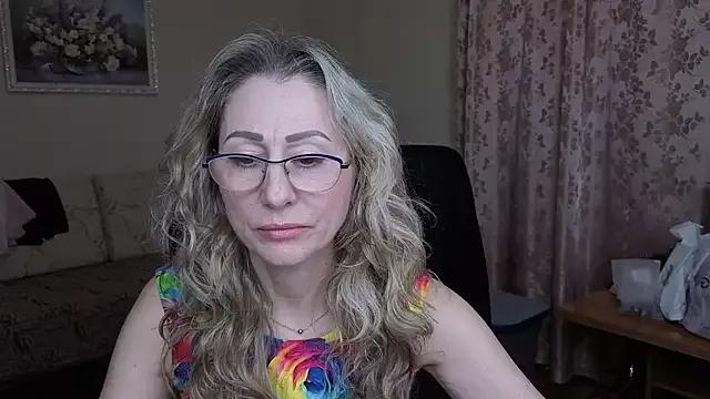 Habibi_Honeyy on StripChat