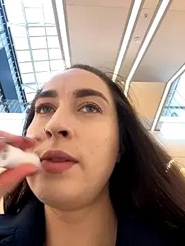 Holly_Play on StripChat