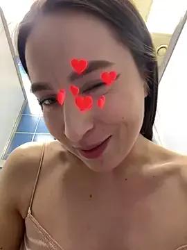 Holly_Play on StripChat