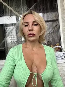 Hotnessi on StripChat