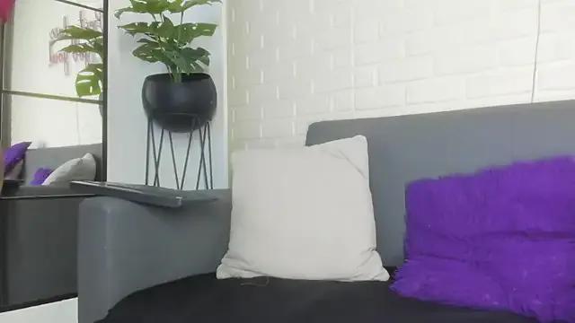 karina_gomez_18 on StripChat