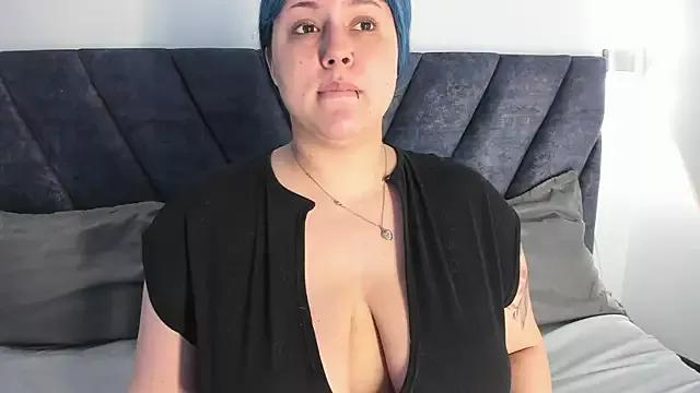 Karmilla_Rosse on StripChat