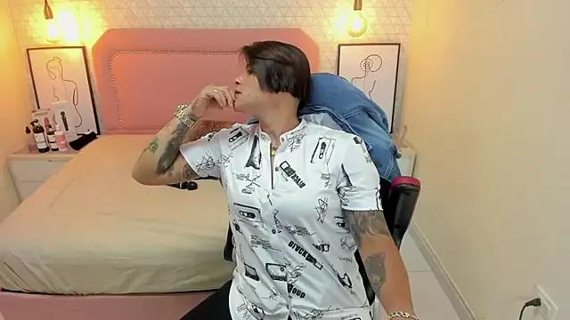 KAROLLJONES1 on StripChat