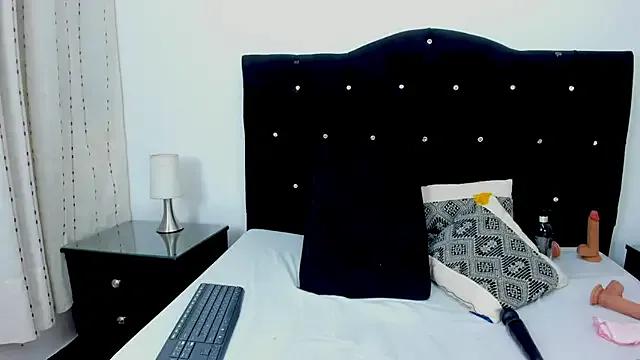 Keira_Lennox on StripChat