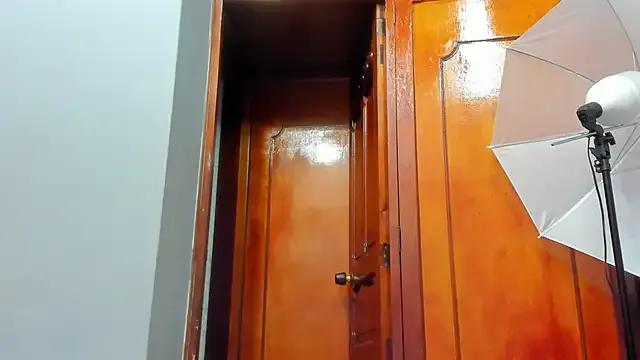 Kendra_and_liam on StripChat