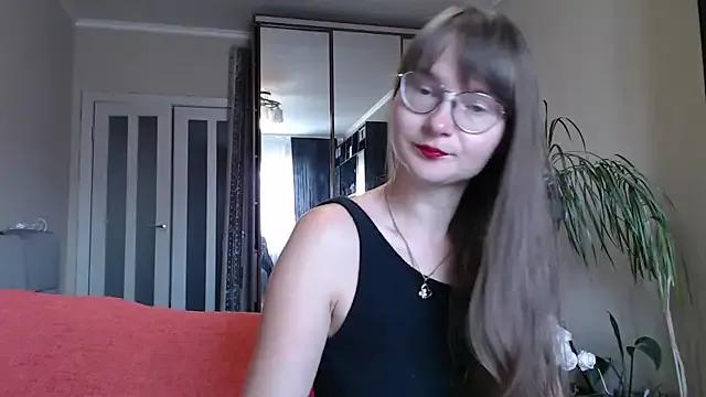 KiraGoldens on StripChat