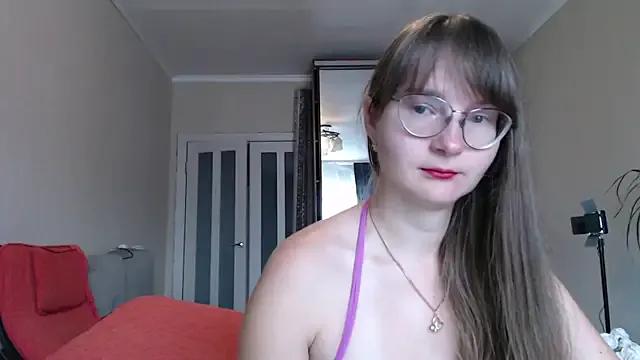 KiraGoldens on StripChat