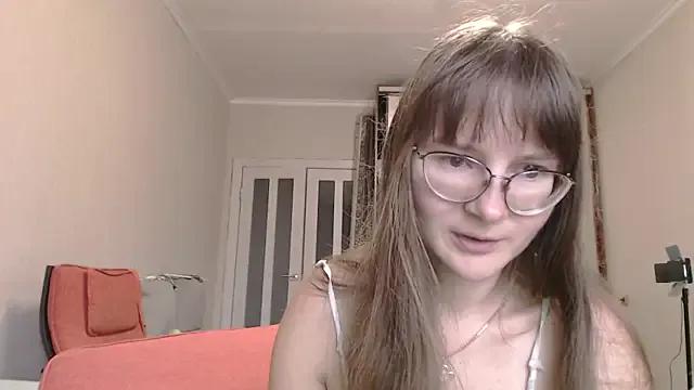 KiraGoldens on StripChat