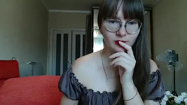 KiraGoldens on StripChat