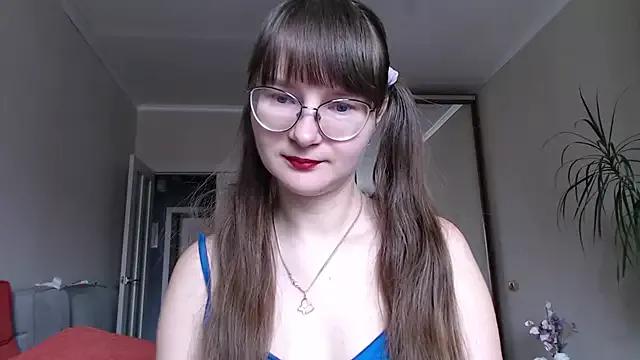 KiraGoldens on StripChat