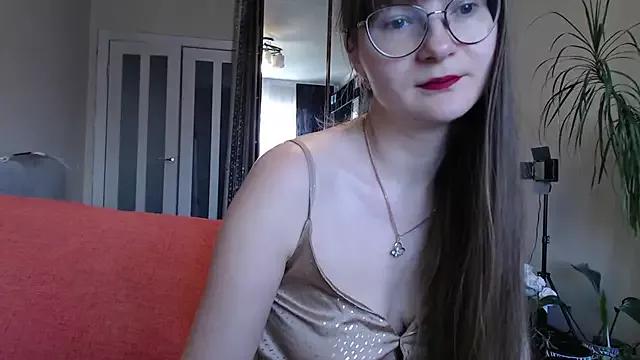 KiraGoldens on StripChat