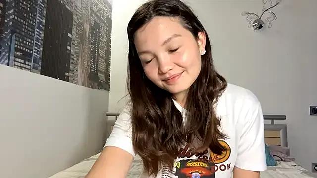 KiraVelvet on StripChat