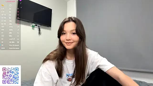 KiraVelvet on StripChat