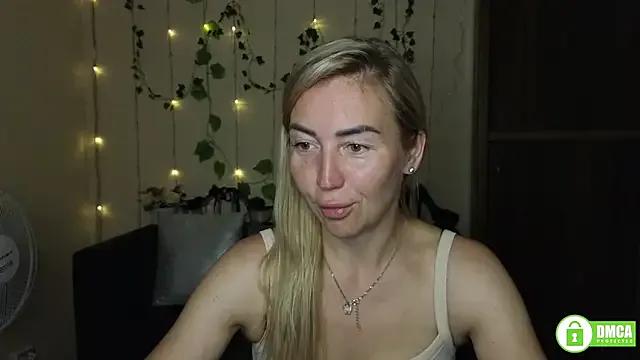 Kiss_julli88I on StripChat