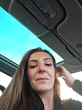 Ladykimberly_XOXO — TOPLESS ET GORGE PROFONDE