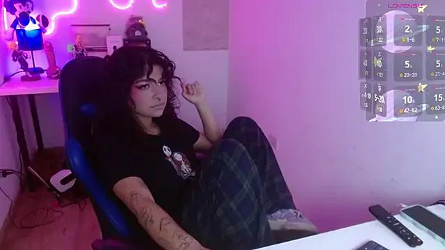larah_uwu on StripChat