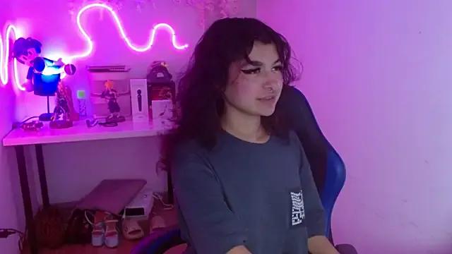 larah_uwu on StripChat