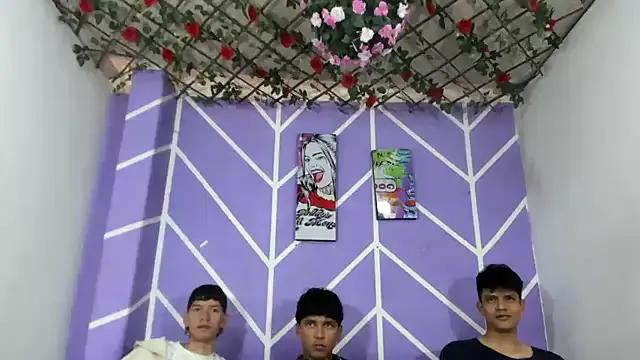 lau_and_boys18 on StripChat