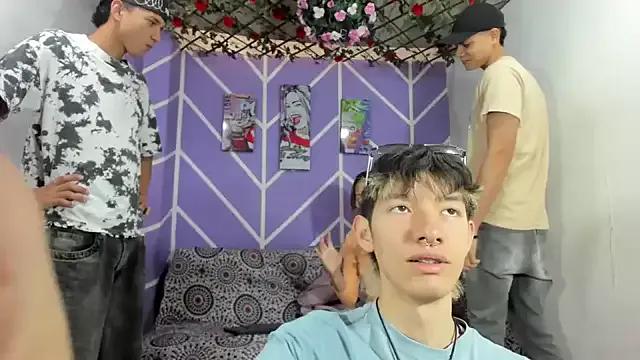 lau_and_boys18 on StripChat