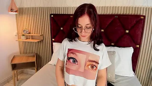 Laura_Ivy on StripChat