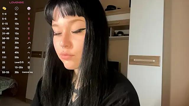 LaurenOveson — lift up my top & show my bra!