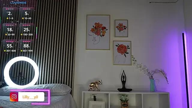 LillyDolls23 on StripChat