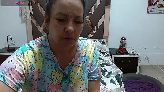 lindaesmeralda on StripChat