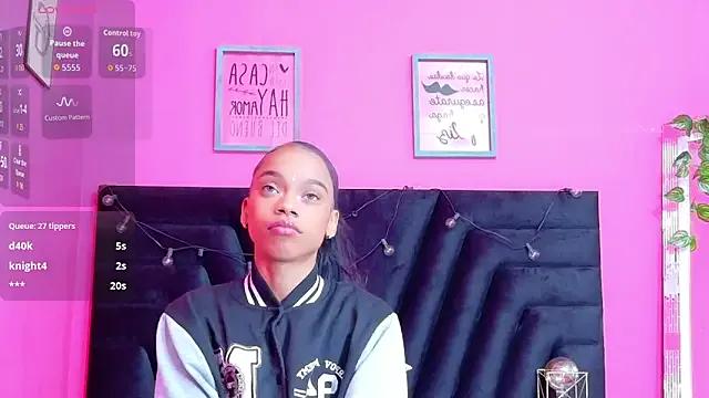 littleebonymommy on StripChat