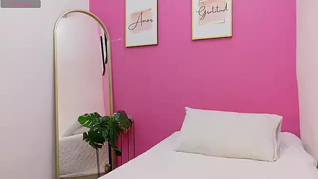 littleebonymommy on StripChat