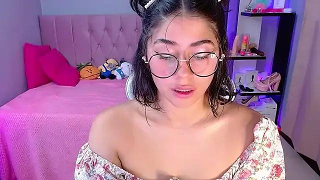 LoaLuxury on StripChat